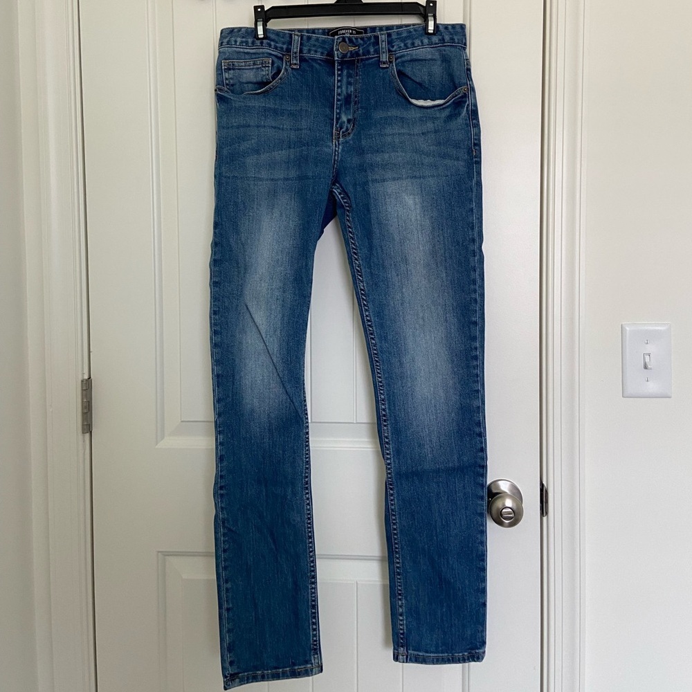 Forever 21 Men’s medium wash straight‎ jeans — size 31
